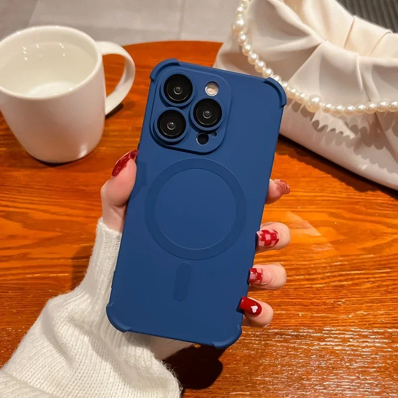 Case iPhone Silicone Anti-Impacto com Proteção de Lente e MagSafe