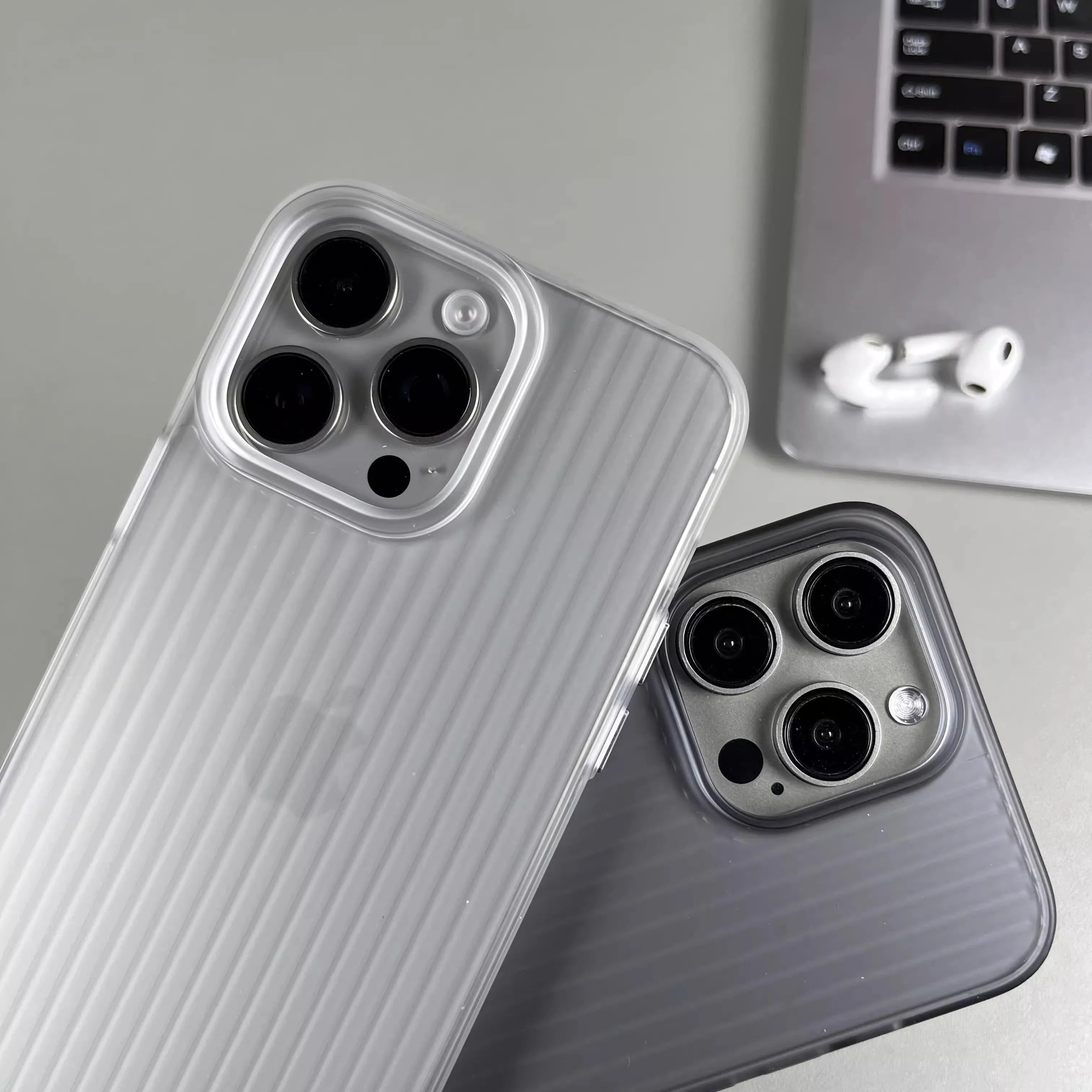 Case iPhone Titânio Listrado Anti-Impacto