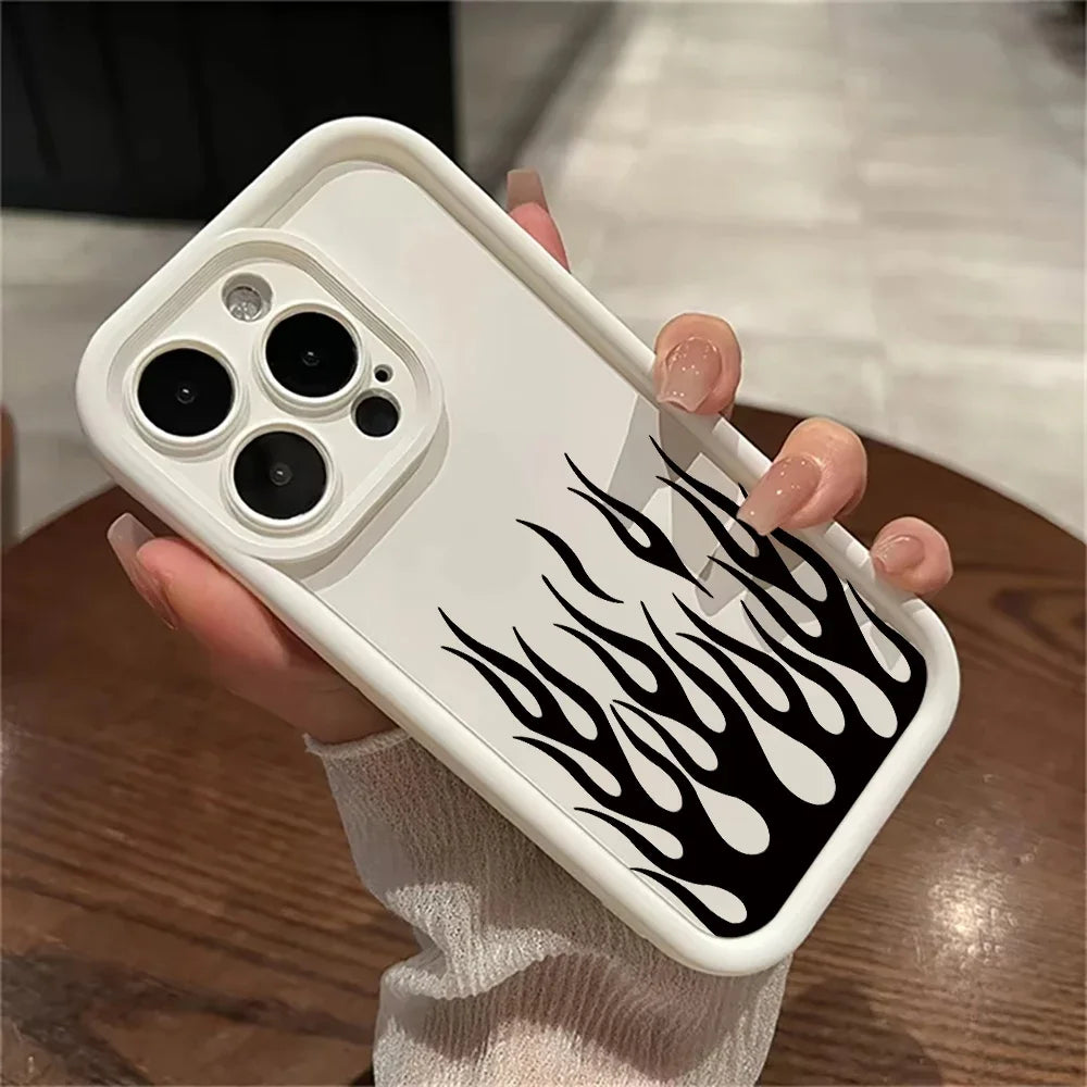 Case iPhone Estampa de Chamas em Silicone com Proteção de Lente