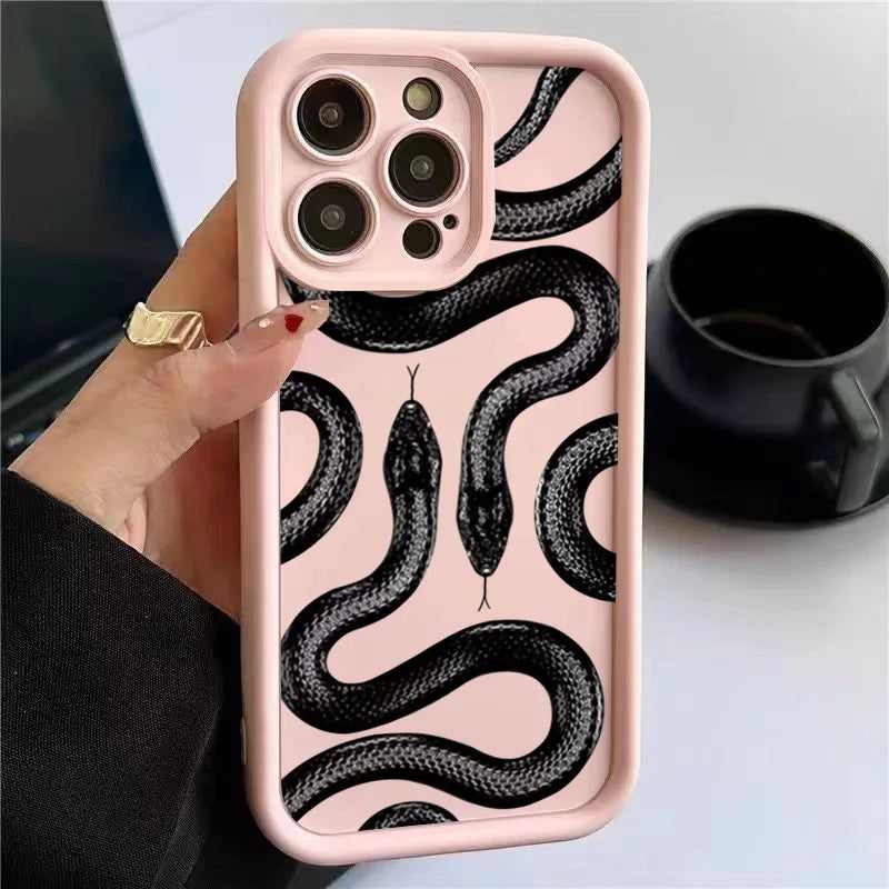 Case iPhone Estampa de Cobra Preta em Silicone Anti-Impacto