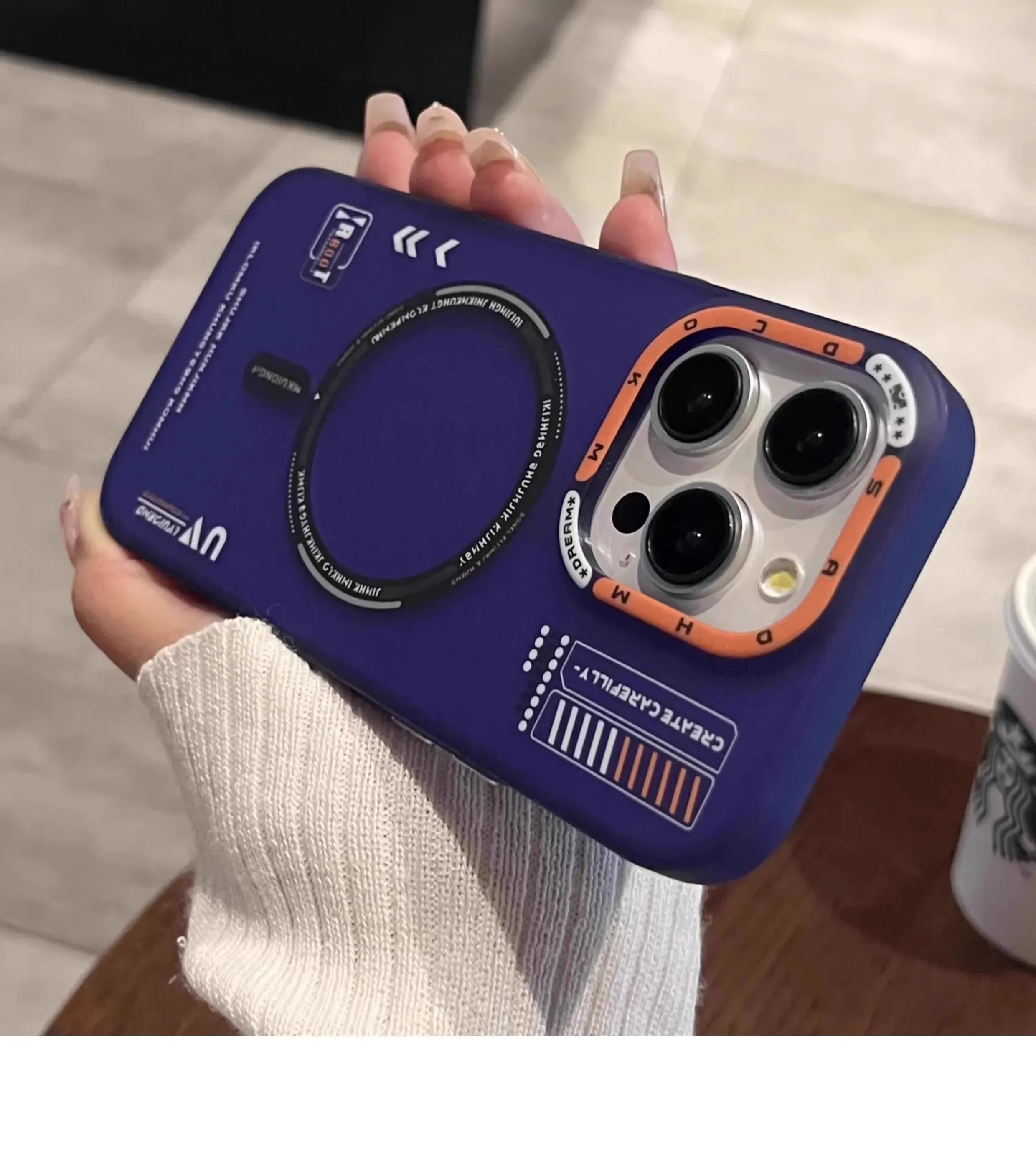 Case iPhone Fosca Desenhada com Proteção de Lente e MagSafe