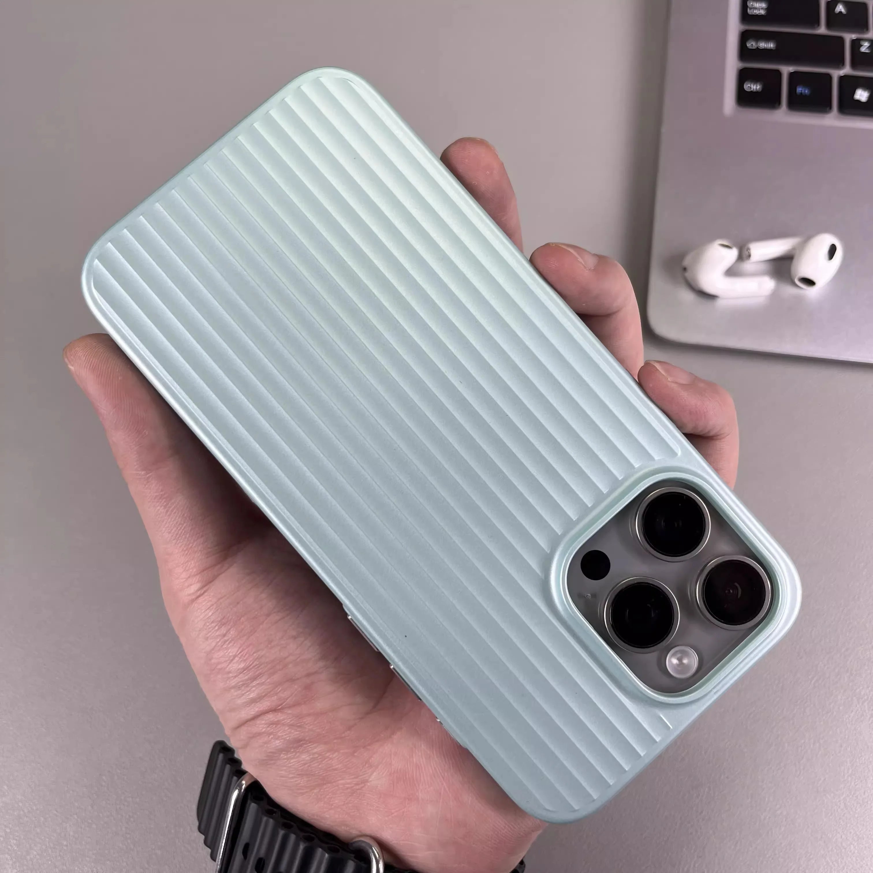Case iPhone Titânio Listrado Anti-Impacto