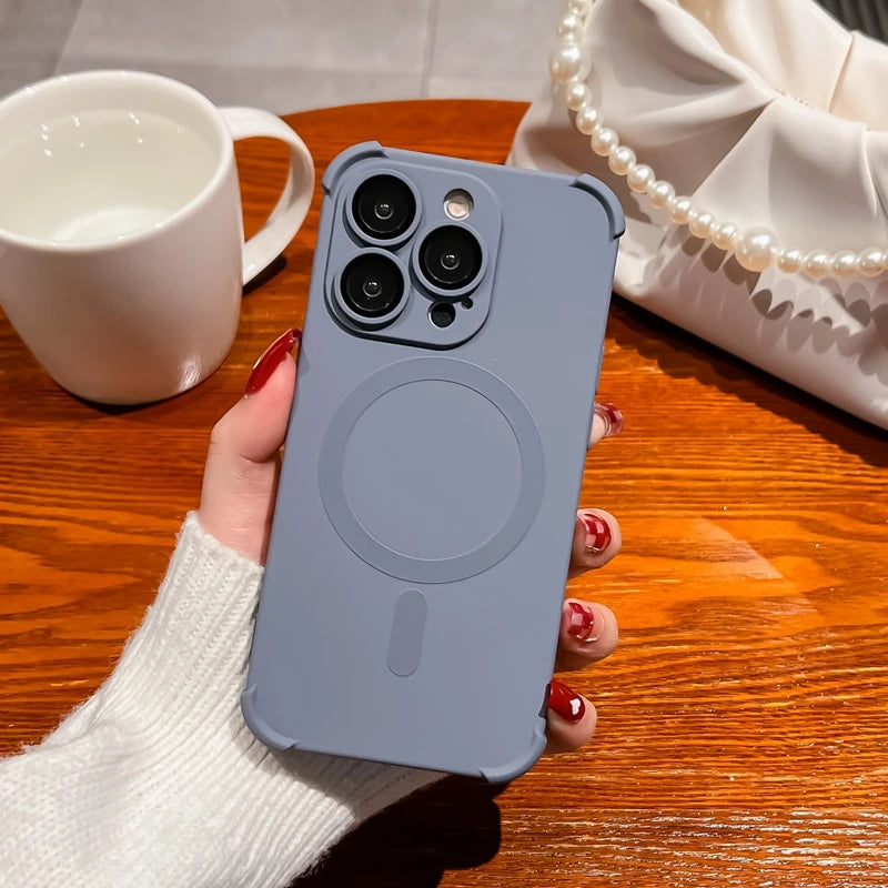 Case iPhone Silicone Anti-Impacto com Proteção de Lente e MagSafe
