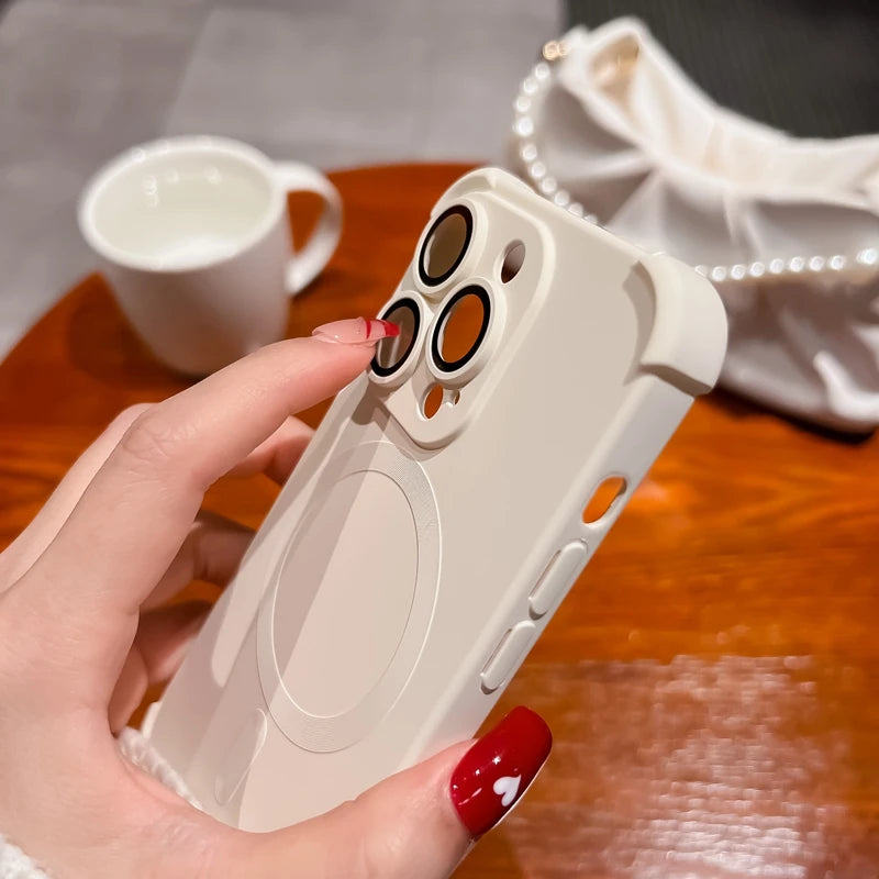 Case iPhone Silicone Anti-Impacto com Proteção de Lente e MagSafe