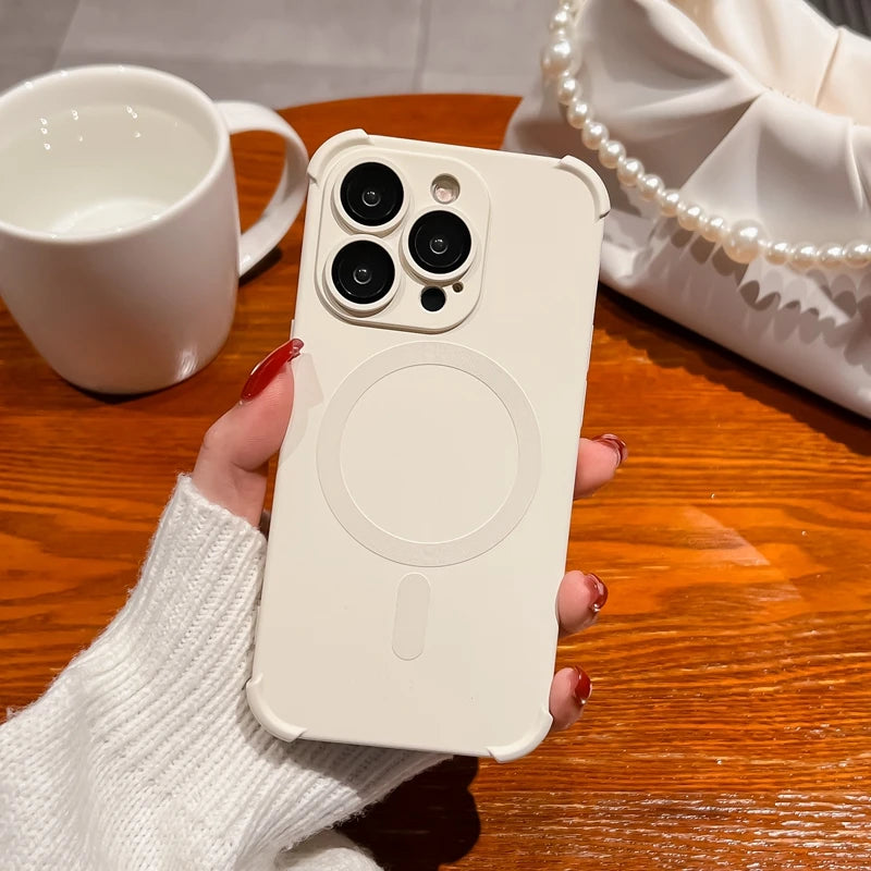 Case iPhone Silicone Anti-Impacto com Proteção de Lente e MagSafe
