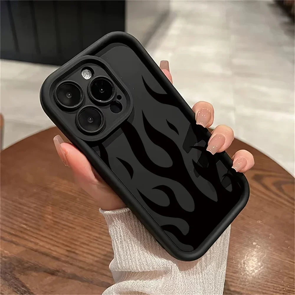 Case iPhone Estampa de Chamas em Silicone com Proteção de Lente