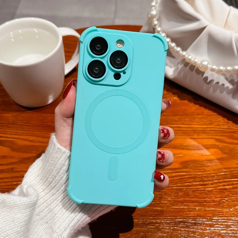 Case iPhone Silicone Anti-Impacto com Proteção de Lente e MagSafe