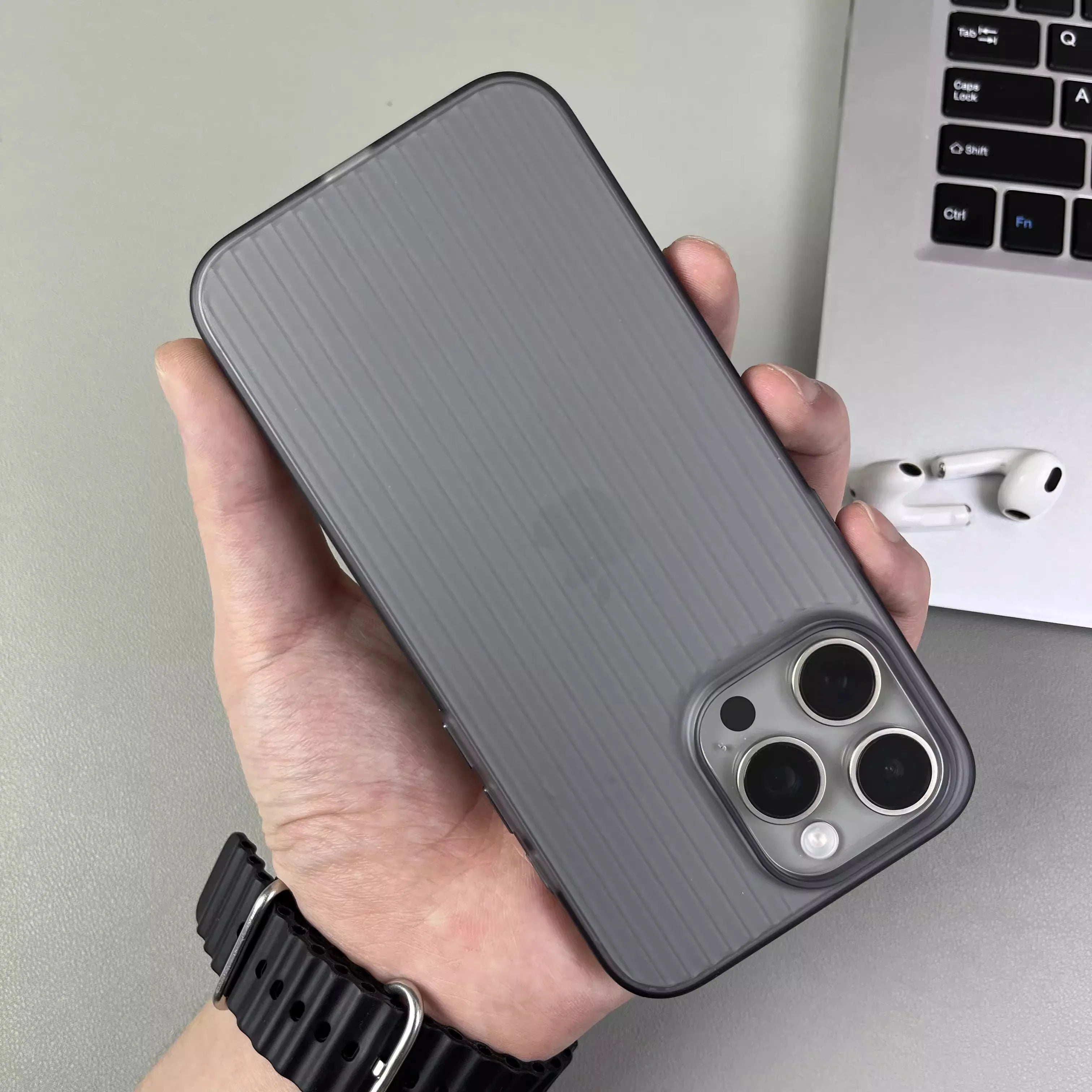 Case iPhone Titânio Listrado Anti-Impacto
