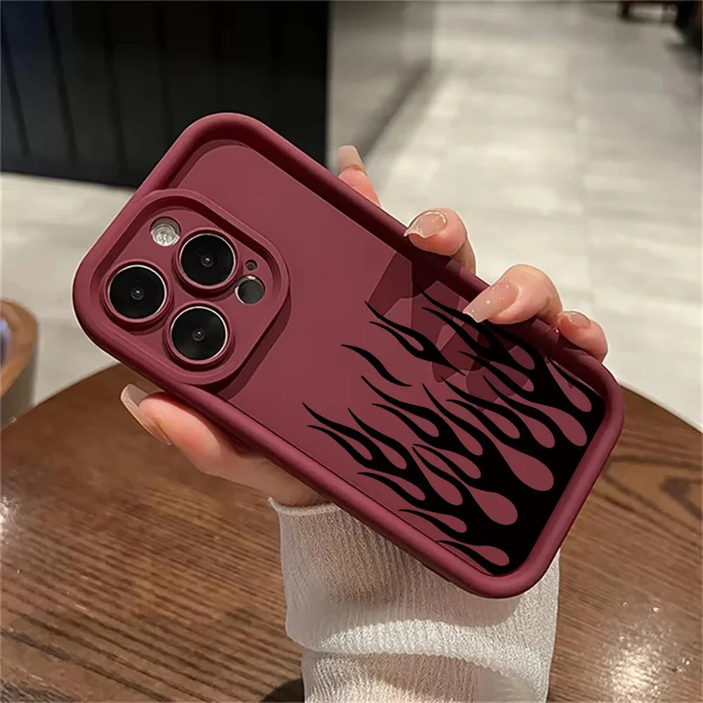 Case iPhone Estampa de Chamas em Silicone com Proteção de Lente