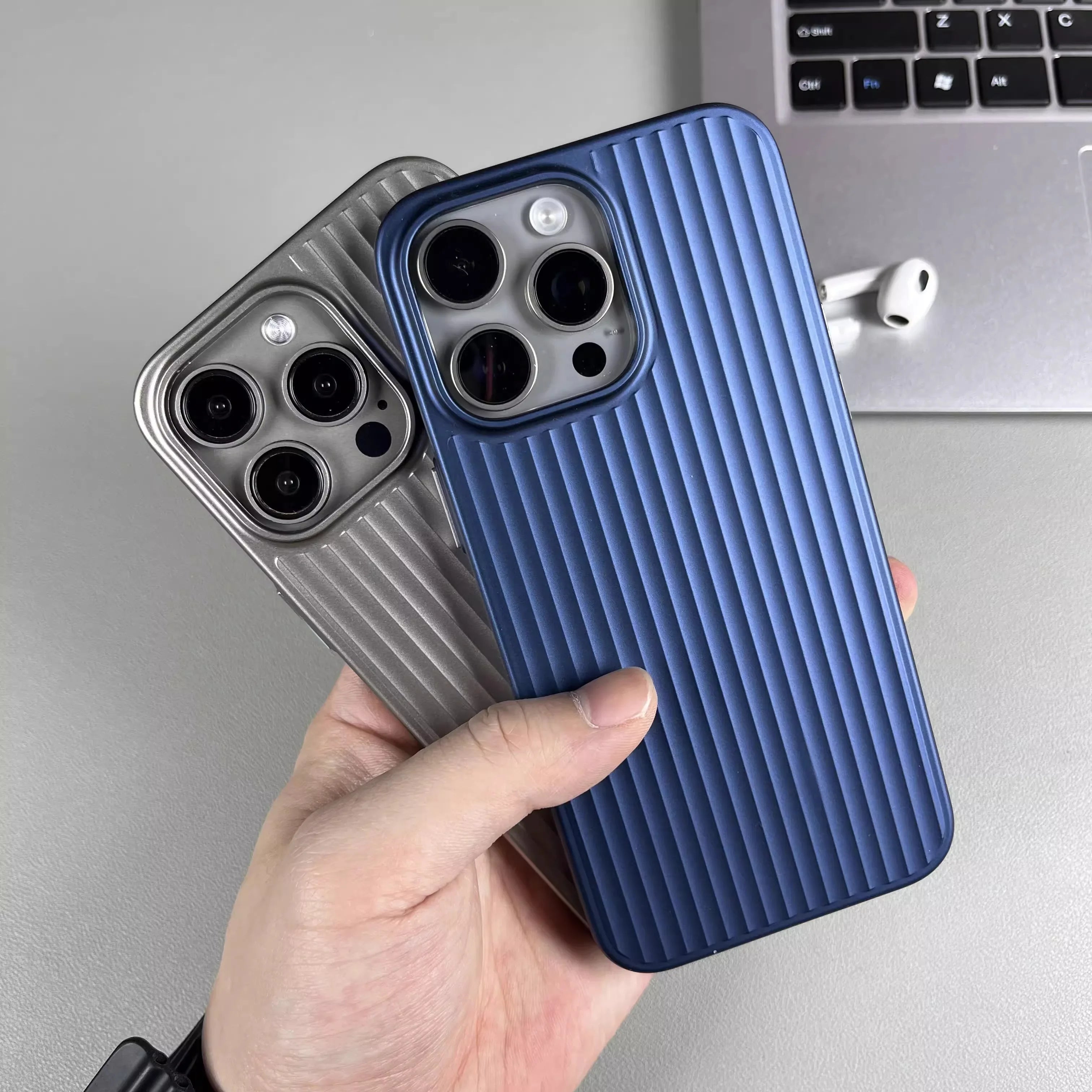 Case iPhone Titânio Listrado Anti-Impacto