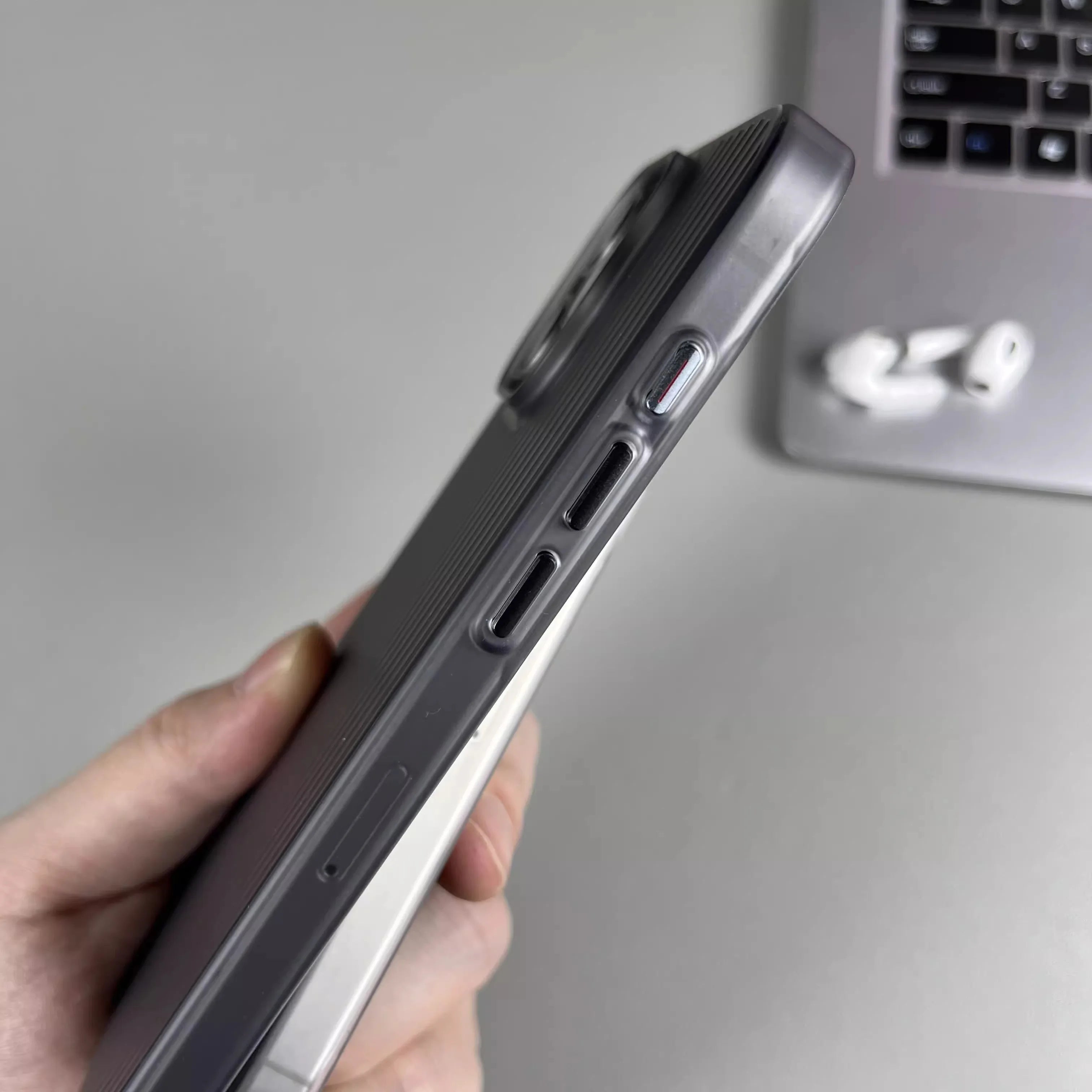 Case iPhone Titânio Listrado Anti-Impacto